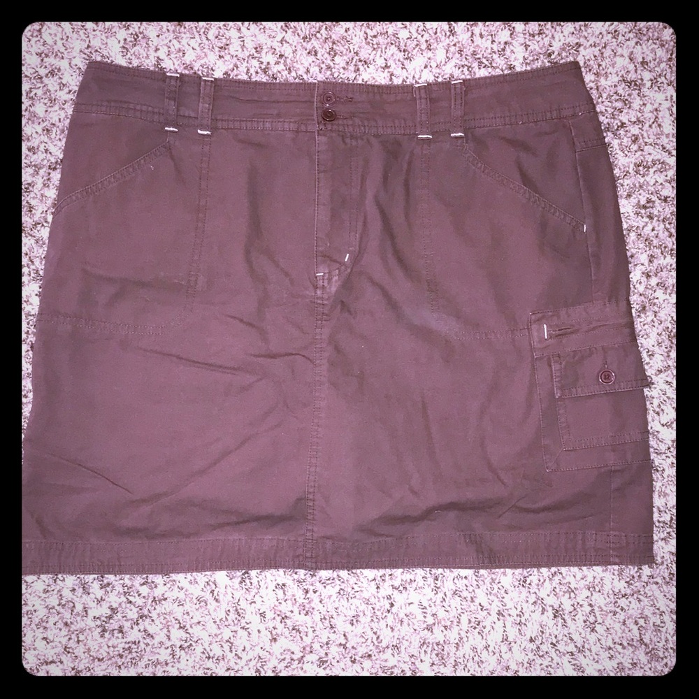 E-10 Skort